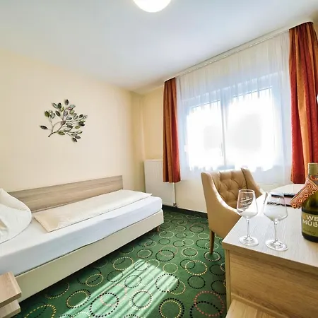 Tenner Hotel 3*